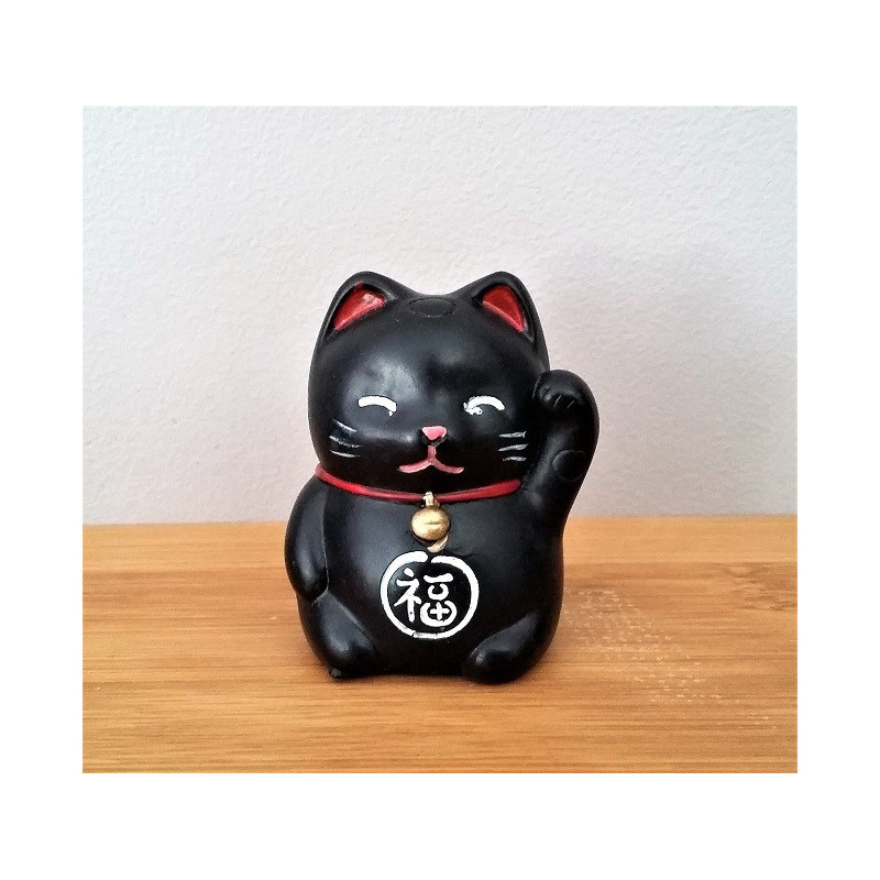 Chat porte bonheur maneki-neko couleur noir et rouge. Hauteur 5cm
